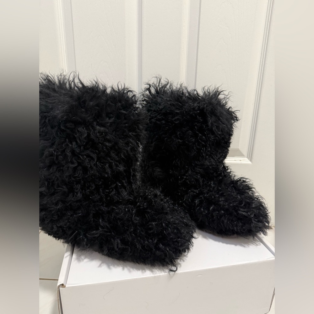 Yeti faux shearling bulky boots
